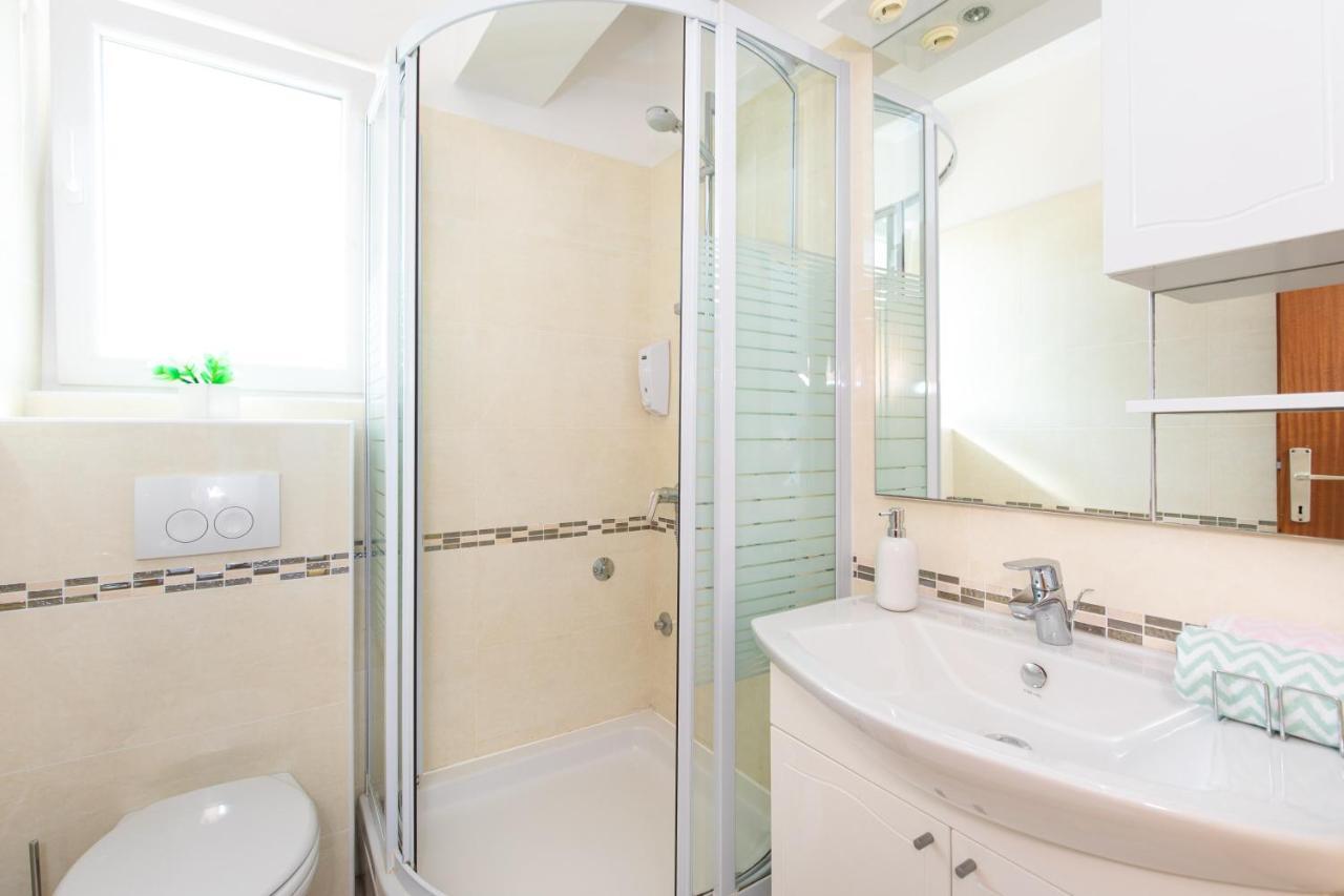 Apartmani Braut Kornic Exterior photo