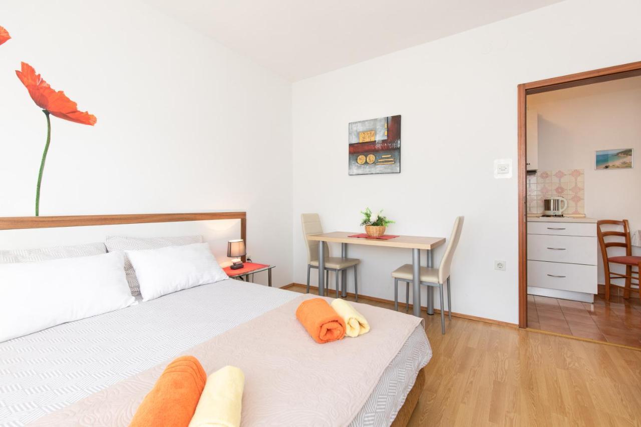 Apartmani Braut Kornic Exterior photo