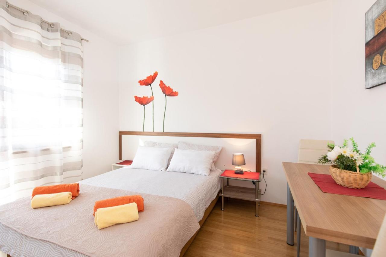 Apartmani Braut Kornic Exterior photo