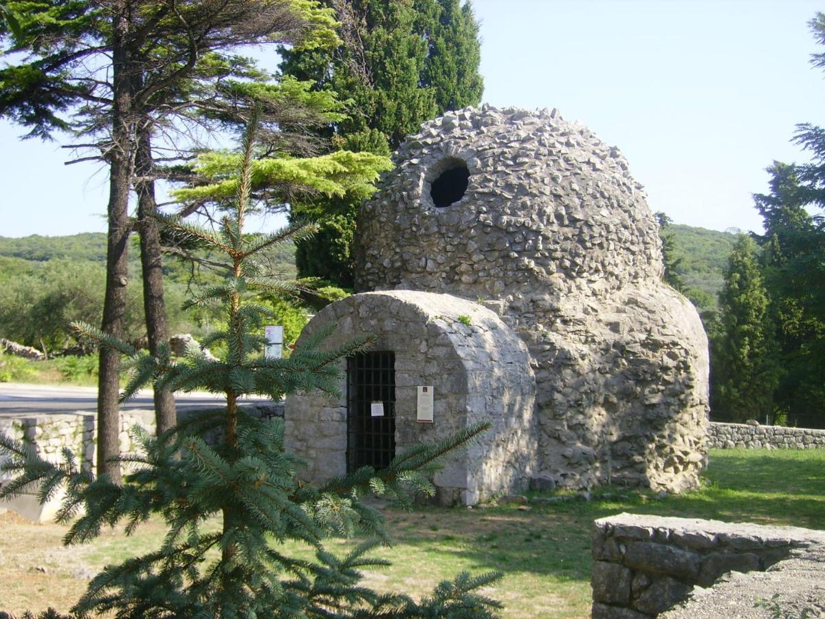 Apartmani Braut Kornic Exterior photo